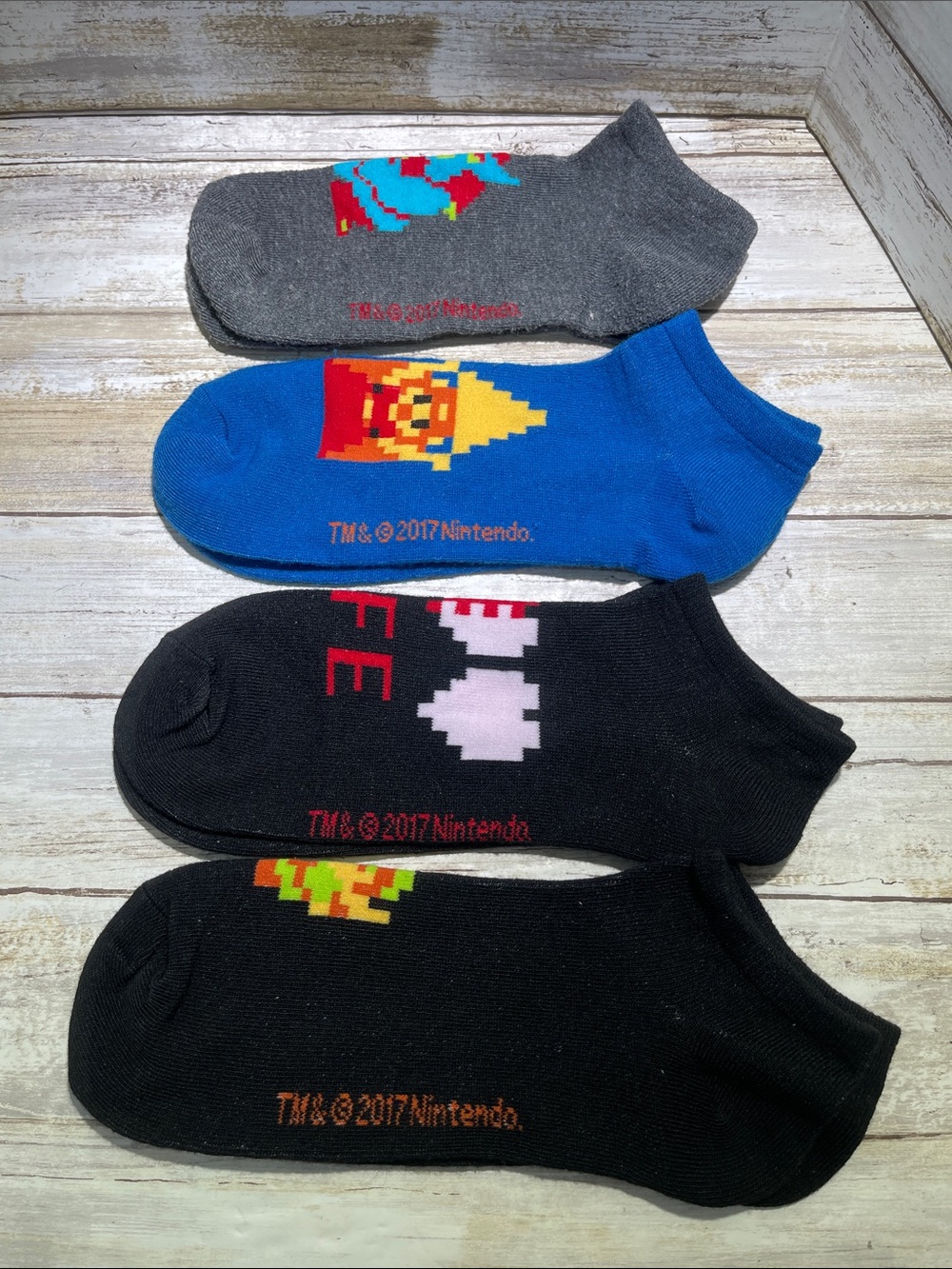 Nintendo Pixel Art Low-Cut Socks - Gray, Blue, Black, Red